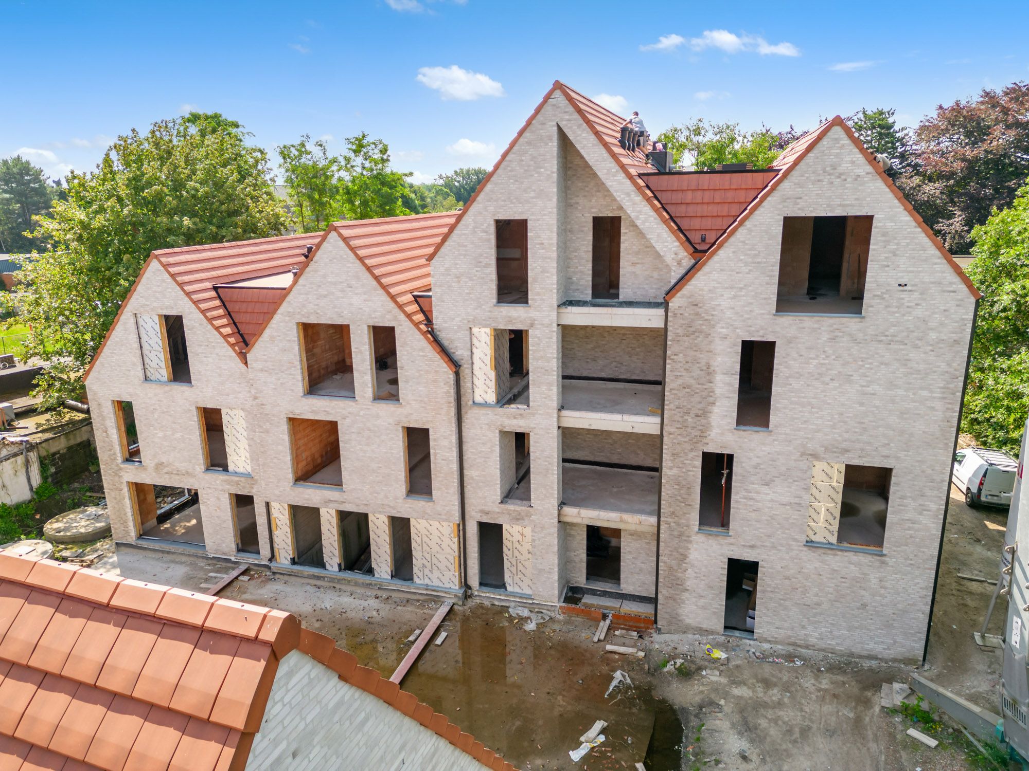 Exclusief wonen in het bruisende centrum van Lommel. Stap binnen in Residentie Het Burgemeesterpark en beleef hoe comfortabel wonen kan zijn foto {{pictureIndex}}