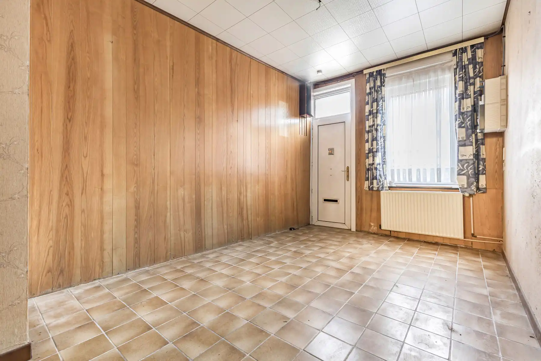Te renoveren woning met 2 slaapkamers, zolder en tuin foto 2