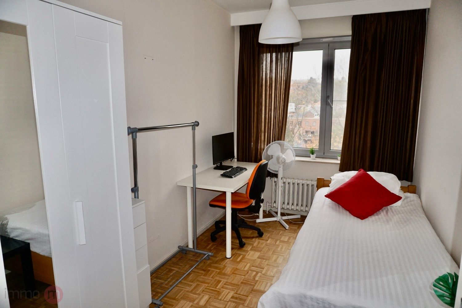 Centraal maar rustig gelegen appartement met drie slaapkamers foto 16