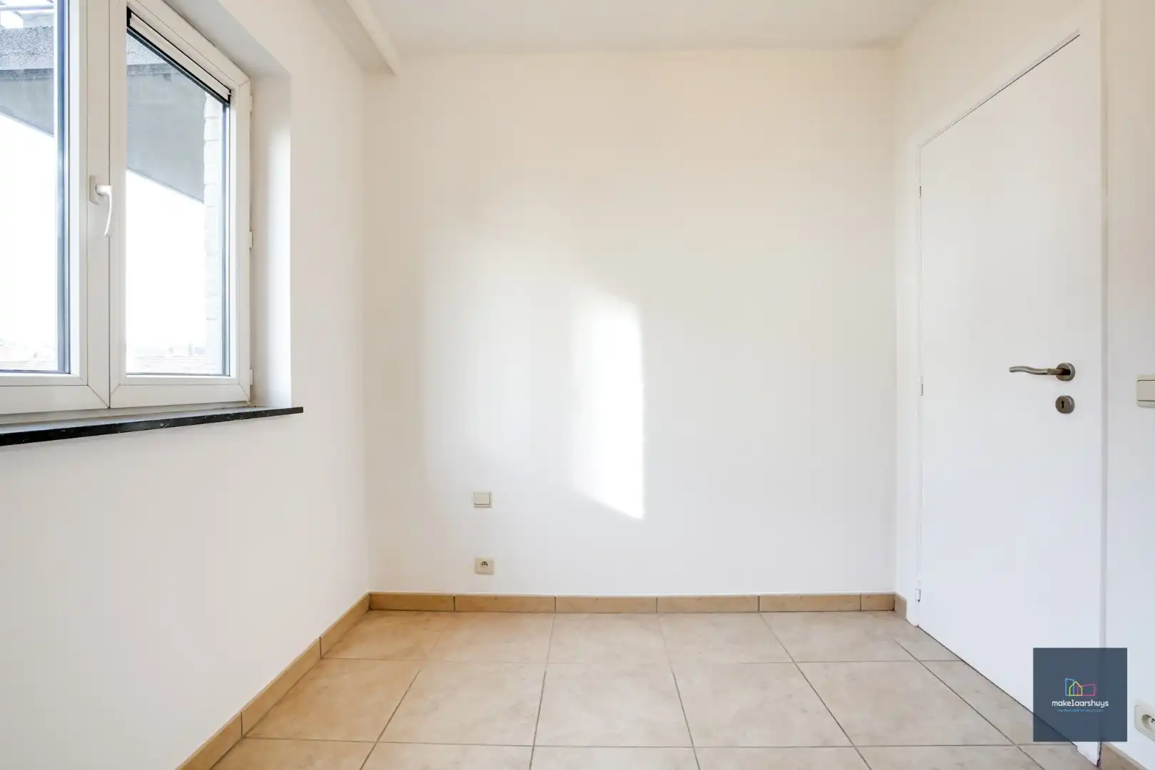 Goedgelegen 2slpk-appartement met terras en staanplaats foto 14