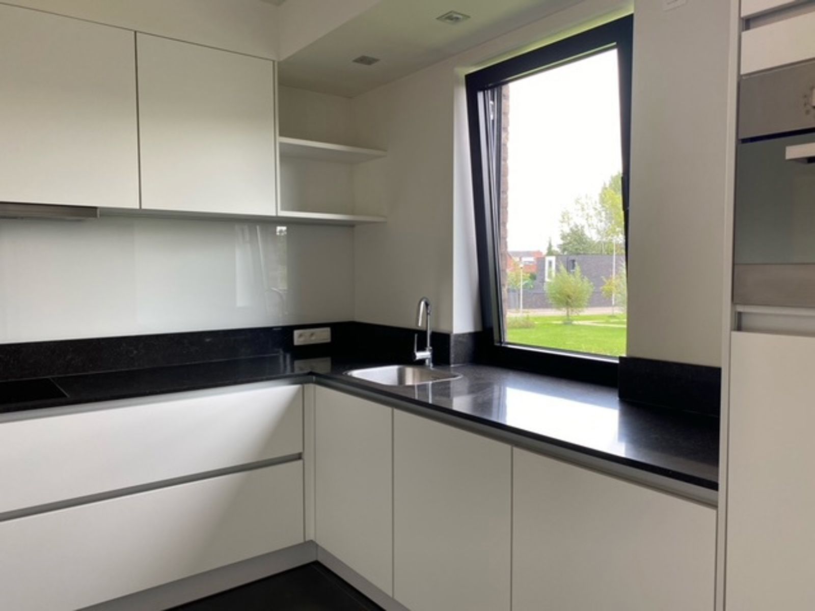 RUIM APPARTEMENT (71,35m2) MET 1 SLK, ONDERGRONDSE AUTOSTANDPLAATS EN KELDERBERGING TE HASSELT foto 4