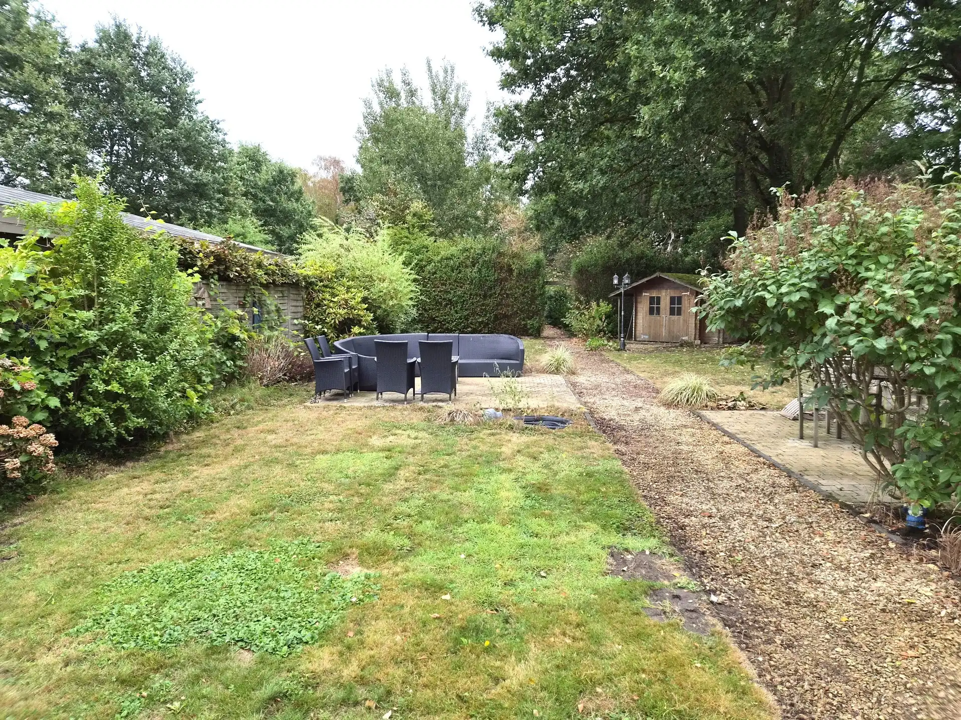 Charmante instapklare woning met grote tuin  foto 18