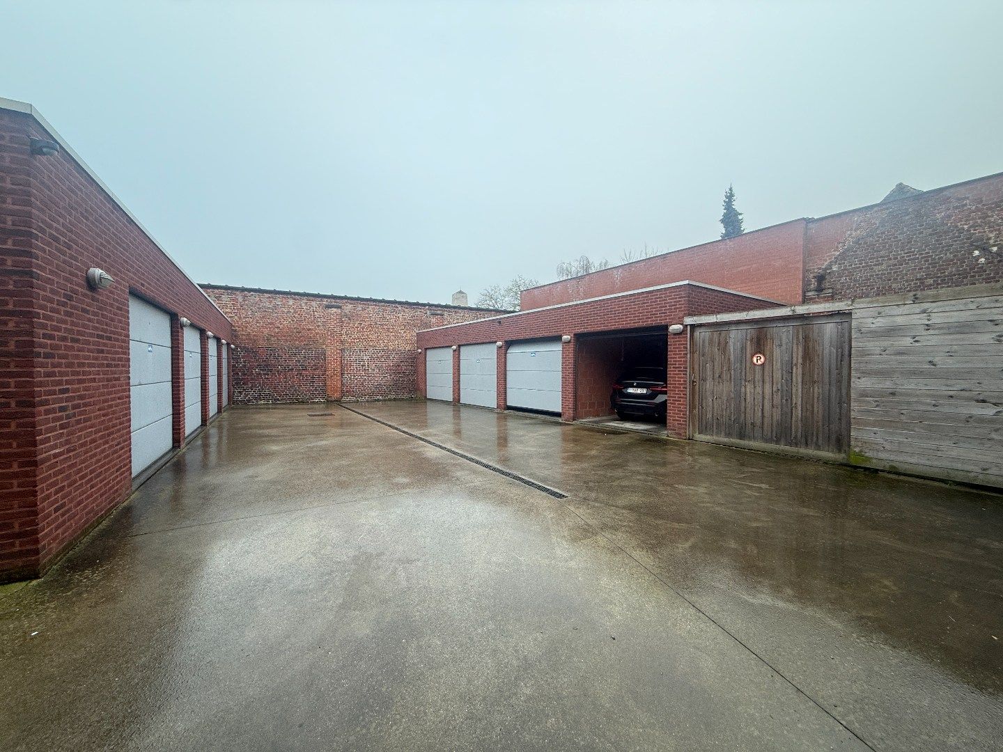 Afzonderlijke gemetste garage te huur centrum Roeselare  foto 5