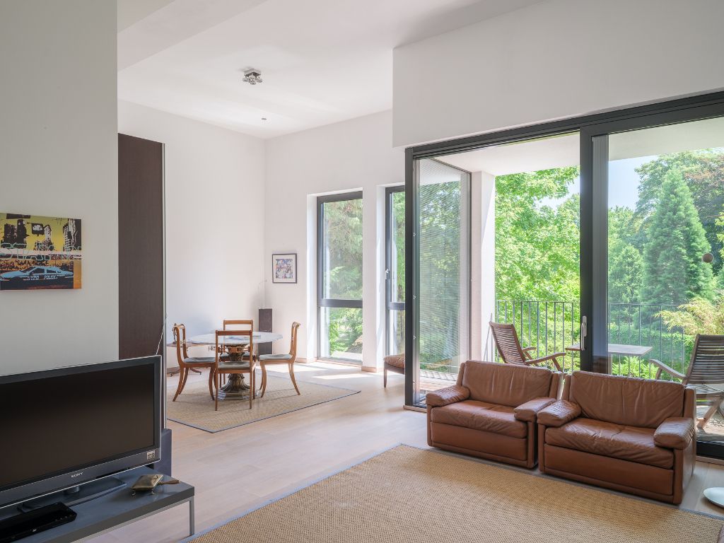 Ruim en lichtrijk 2-slaapkamerappartement met zonneterras in een groene en rustige omgeving vlakbij de Coupure. foto 5