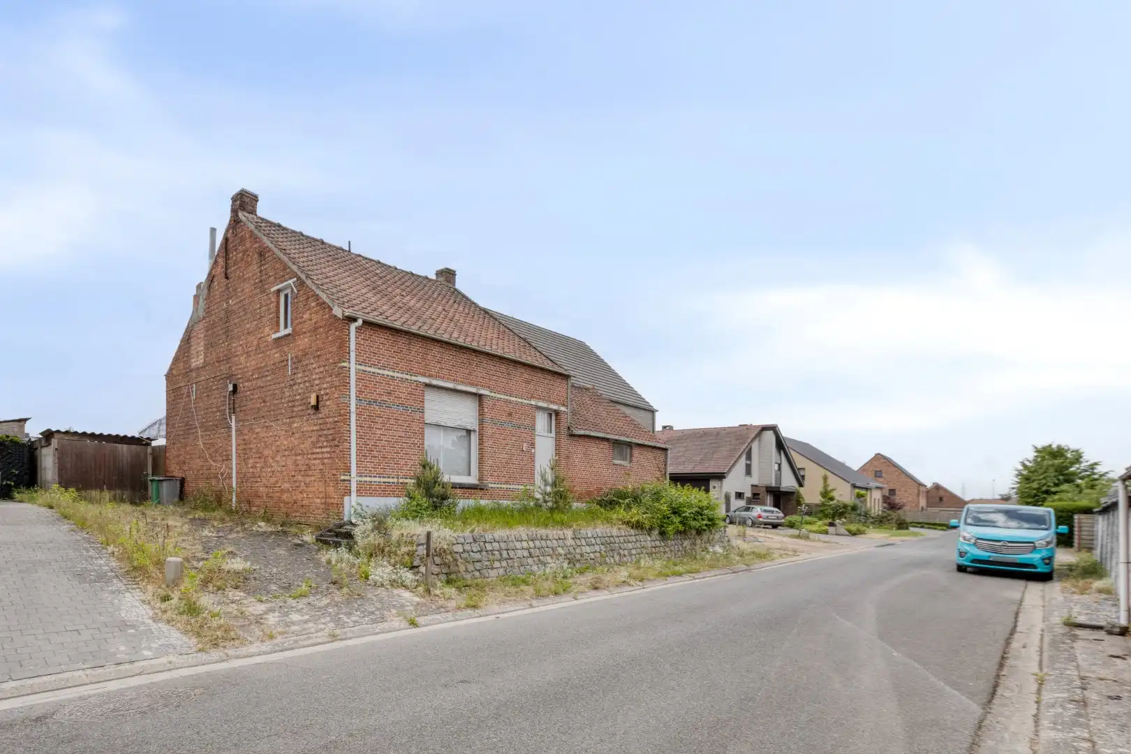 Hoofdfoto van de publicatie: Volledig te renoveren / te herbouwen woning op 674 m² in een doodlopende straat te Ginderbuiten !