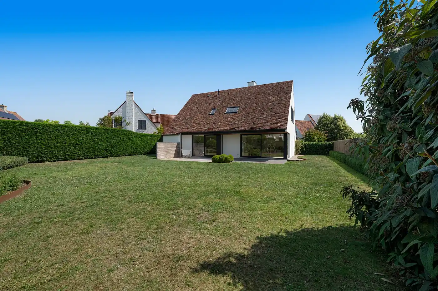 Volledig en zeer kwalitatief gerenoveerde villa op een ruim zuid-west gericht perceel foto 7