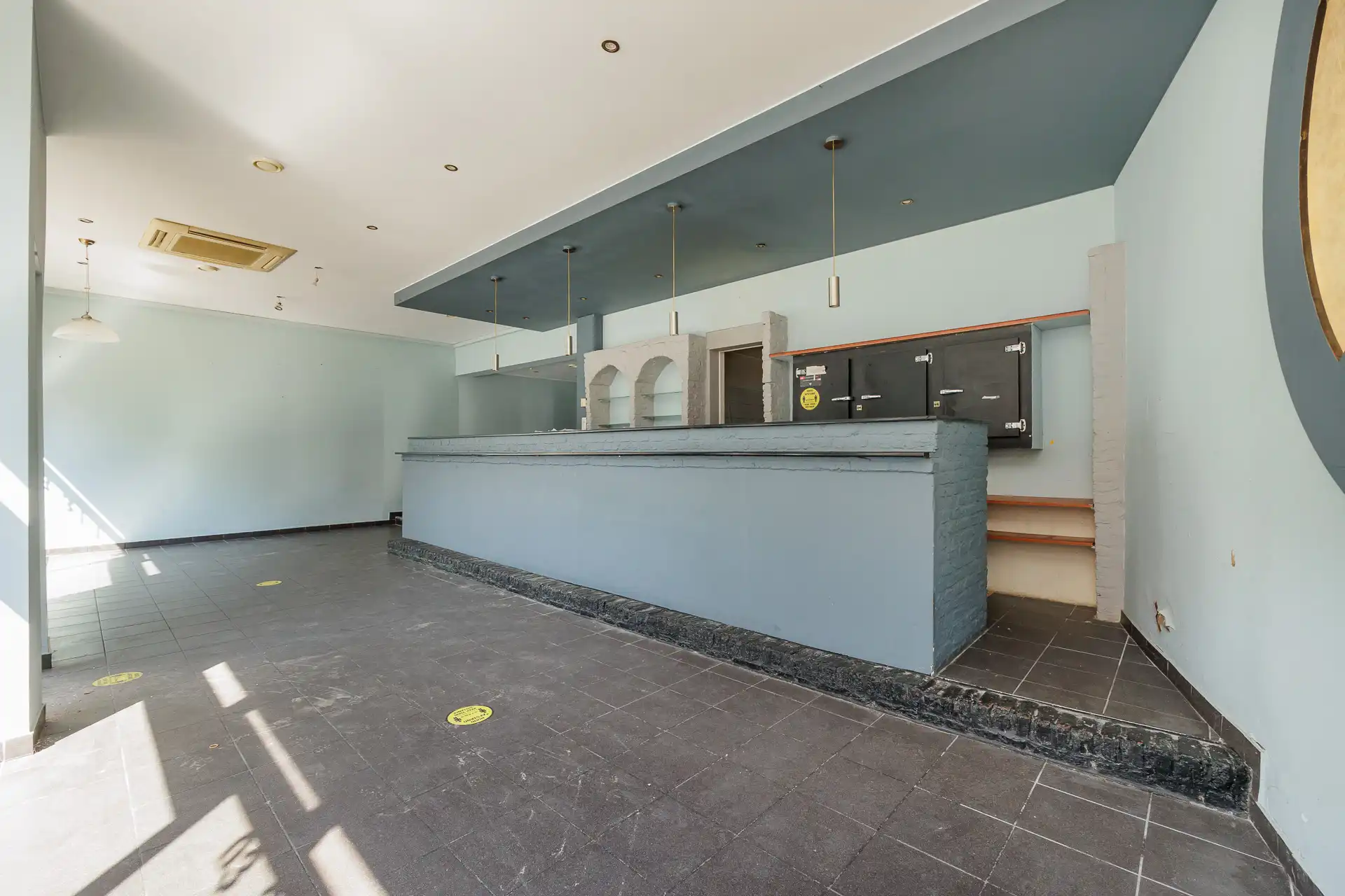 Te renoveren halfopen bebouwing: handel & appartement foto 4