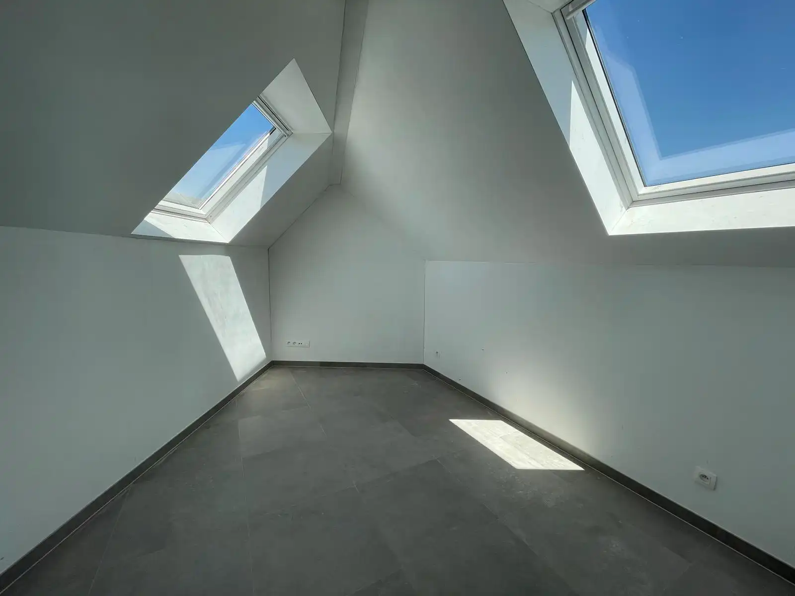 EREMBODEGEM - Lichtrijk & energiezuinig dakappartement. foto 5