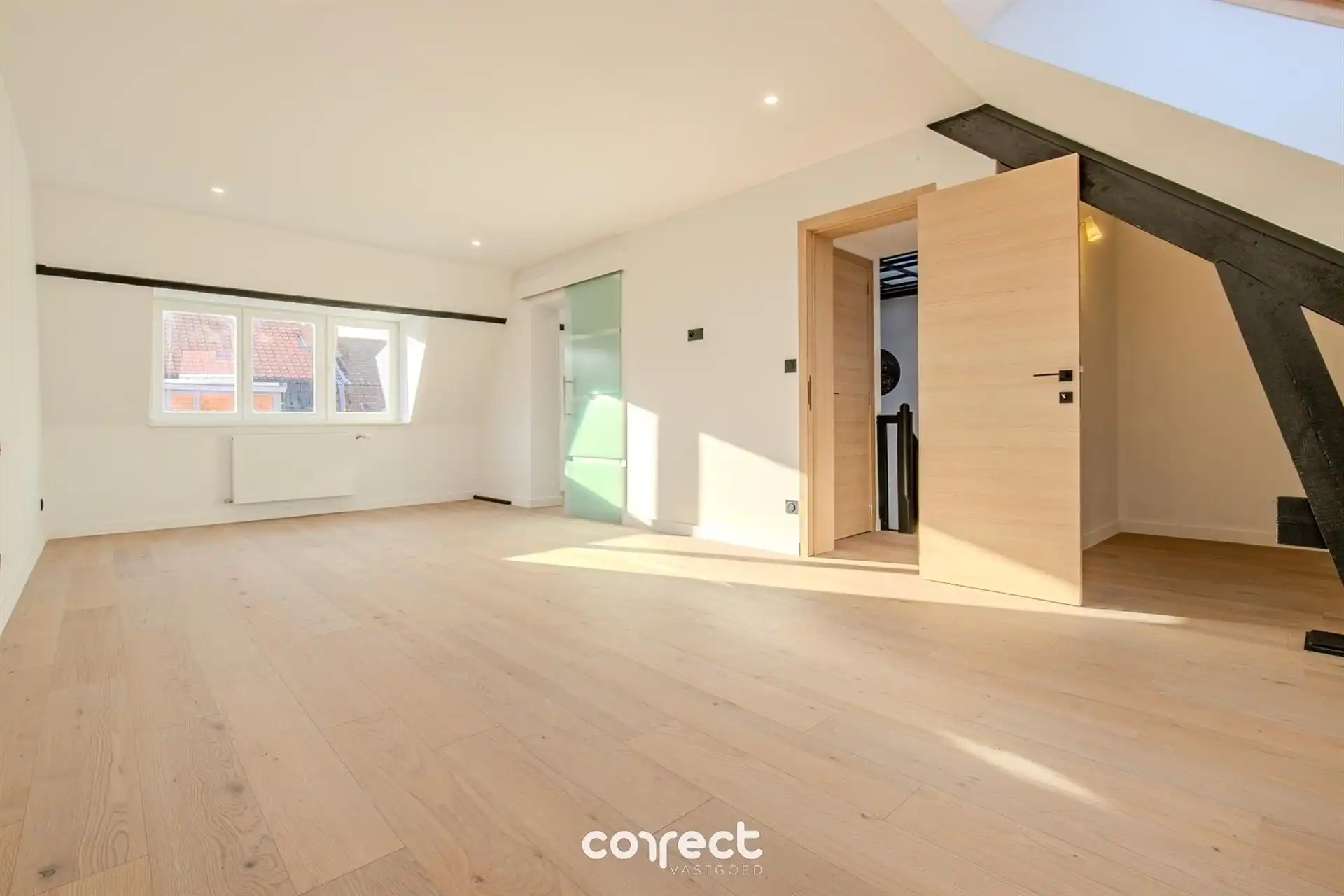 Prachtig gerenoveerde stadswoning met tuin foto 21