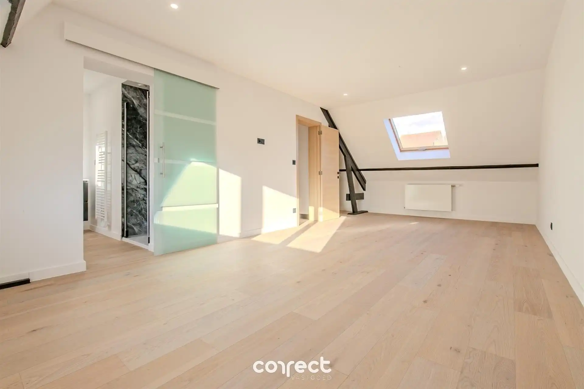 Prachtig gerenoveerde stadswoning met tuin foto 21