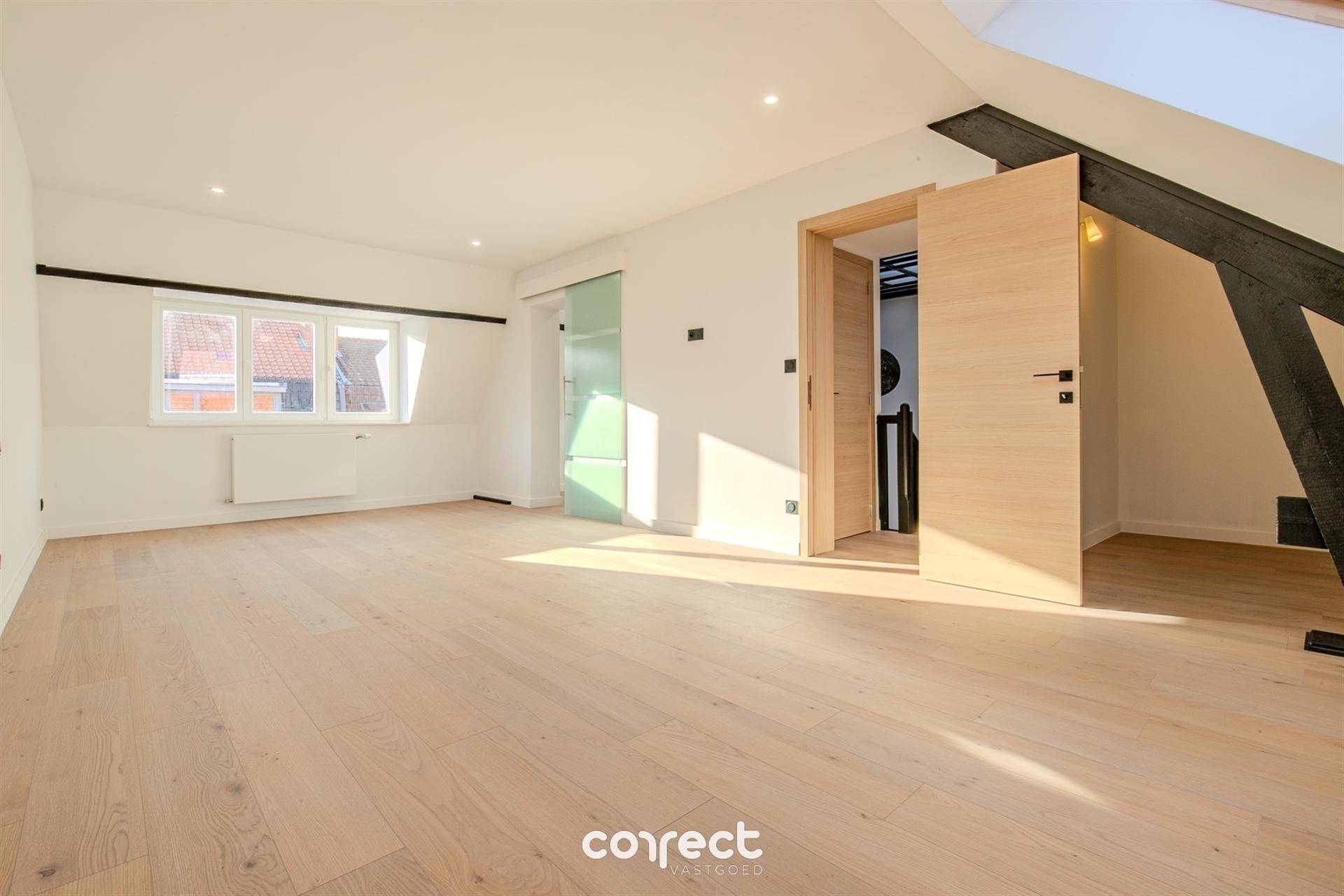 Prachtig gerenoveerde stadswoning met tuin foto 21