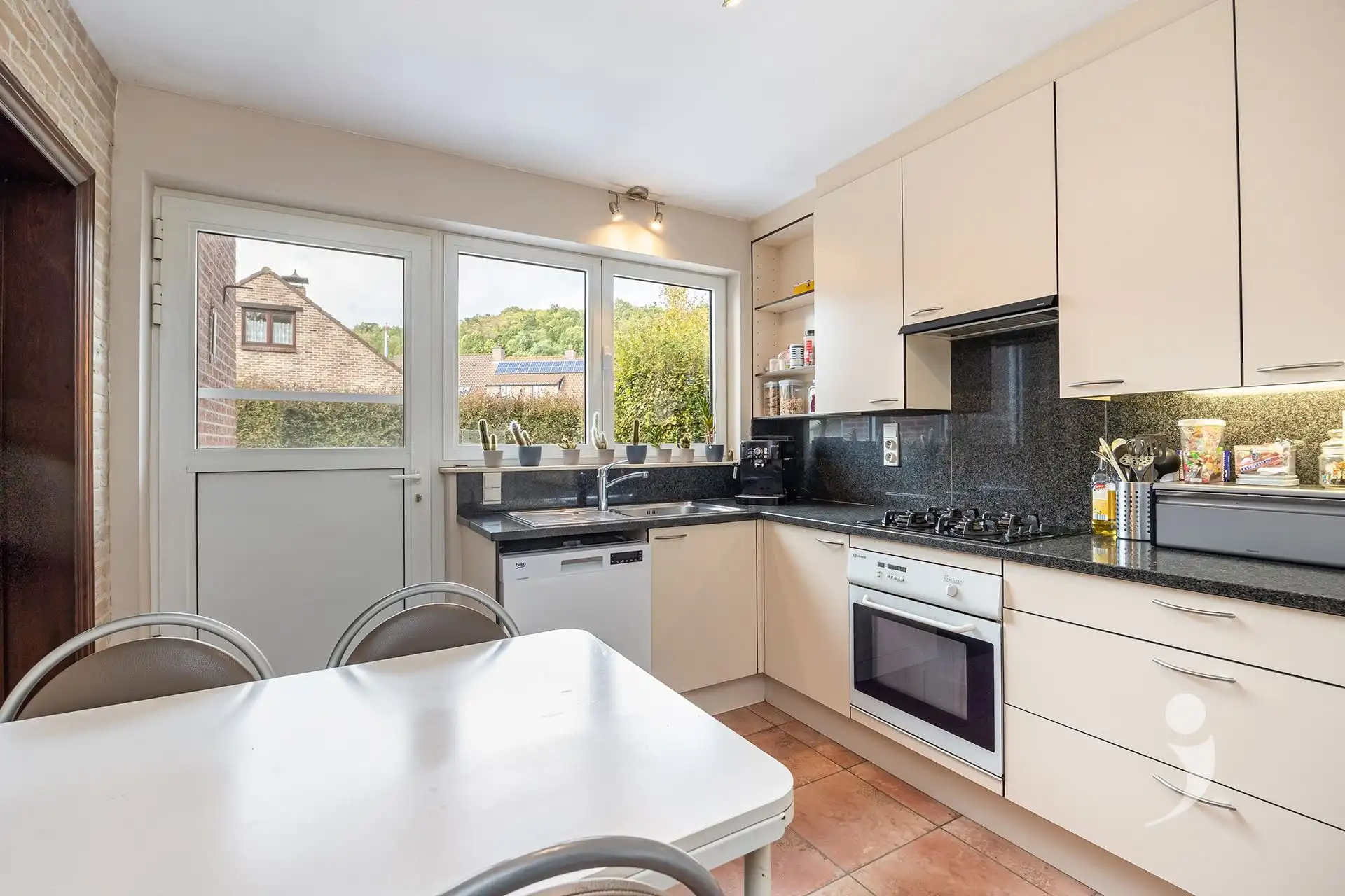 Rustig en uitstekend gelegen woning met 4 slaapkamers foto 13