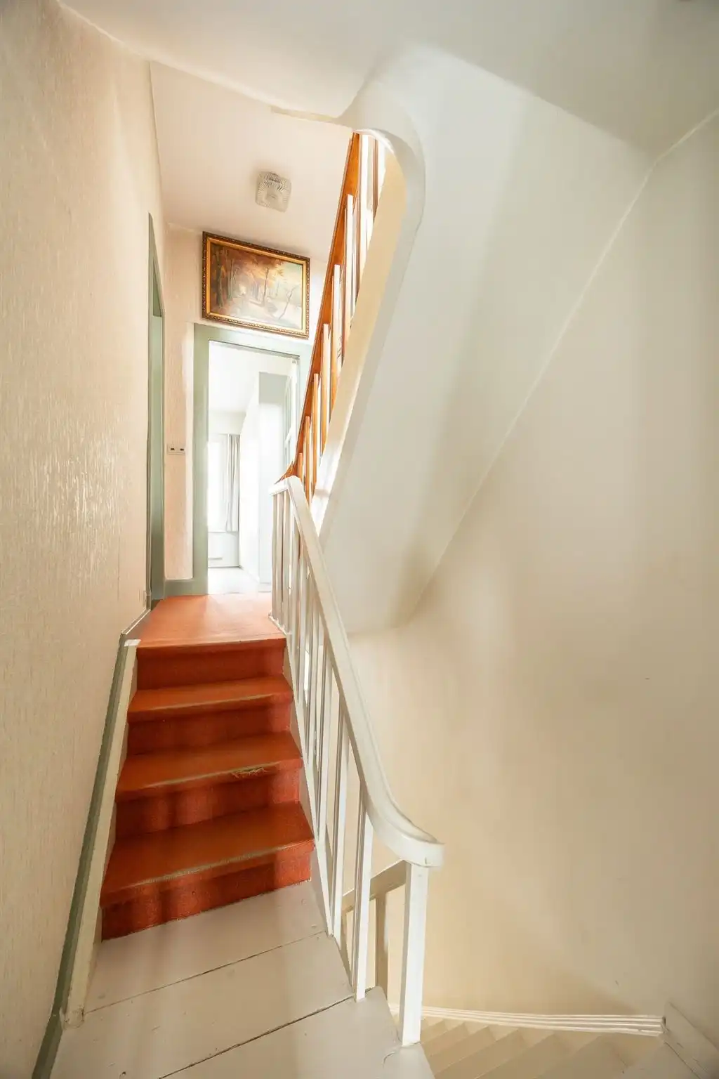 Ruime gezinswoning in rustige, residentiële buurt foto 15