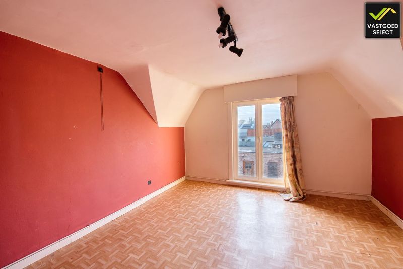 Te renoveren woning met tuin en garage in Sint-Laureins foto 9