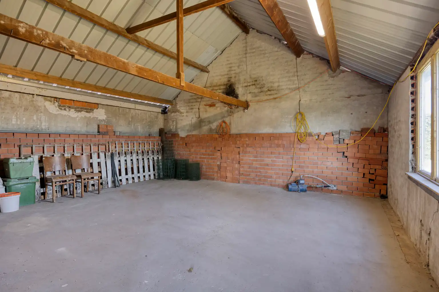 Gerenoveerde gezinswoning met ruime opslagplaats foto 27