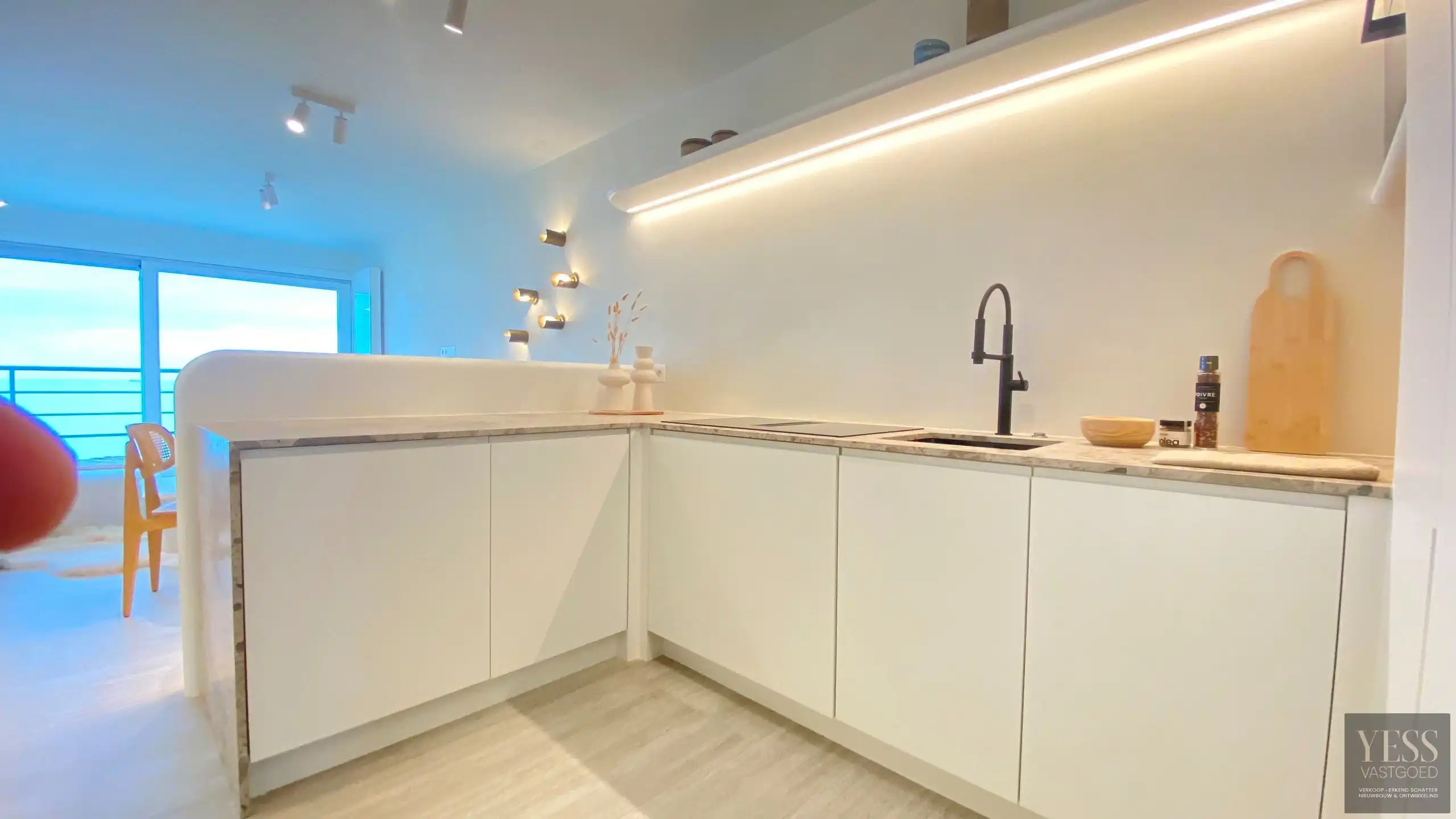 Prachtig gerenoveerd appartement met zicht op zee! foto 8