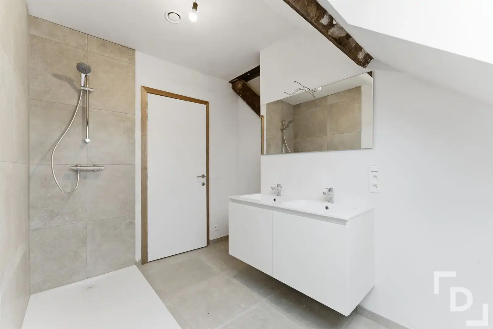 Nieuwbouwappartement met 2 terrassen te koop in centrum Ieper. foto 12