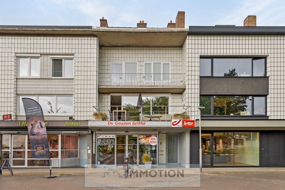 Winkel met woonst op het Halenplein foto 1