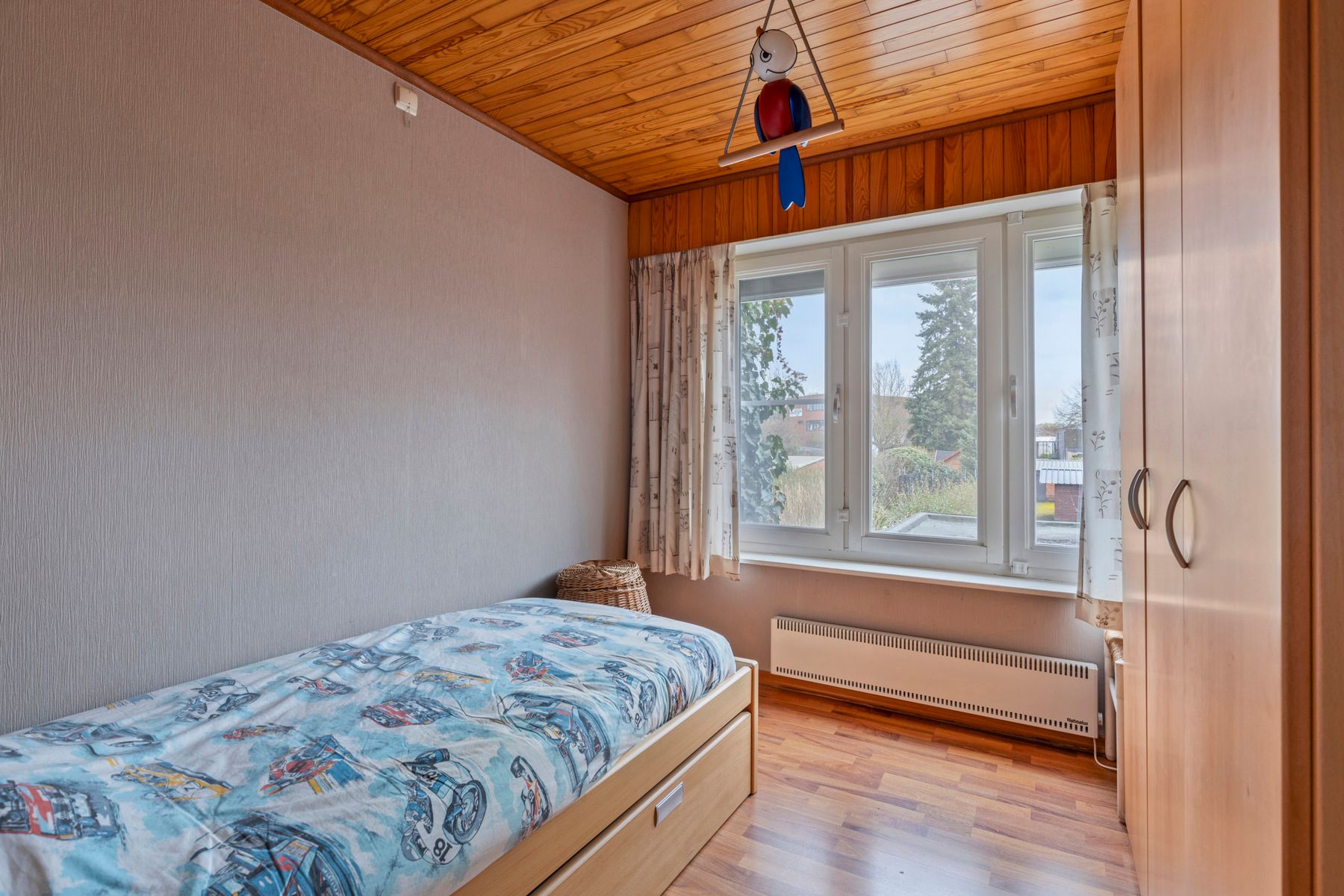 Ruime woning met tuin én garage in hartje Belsele foto 13