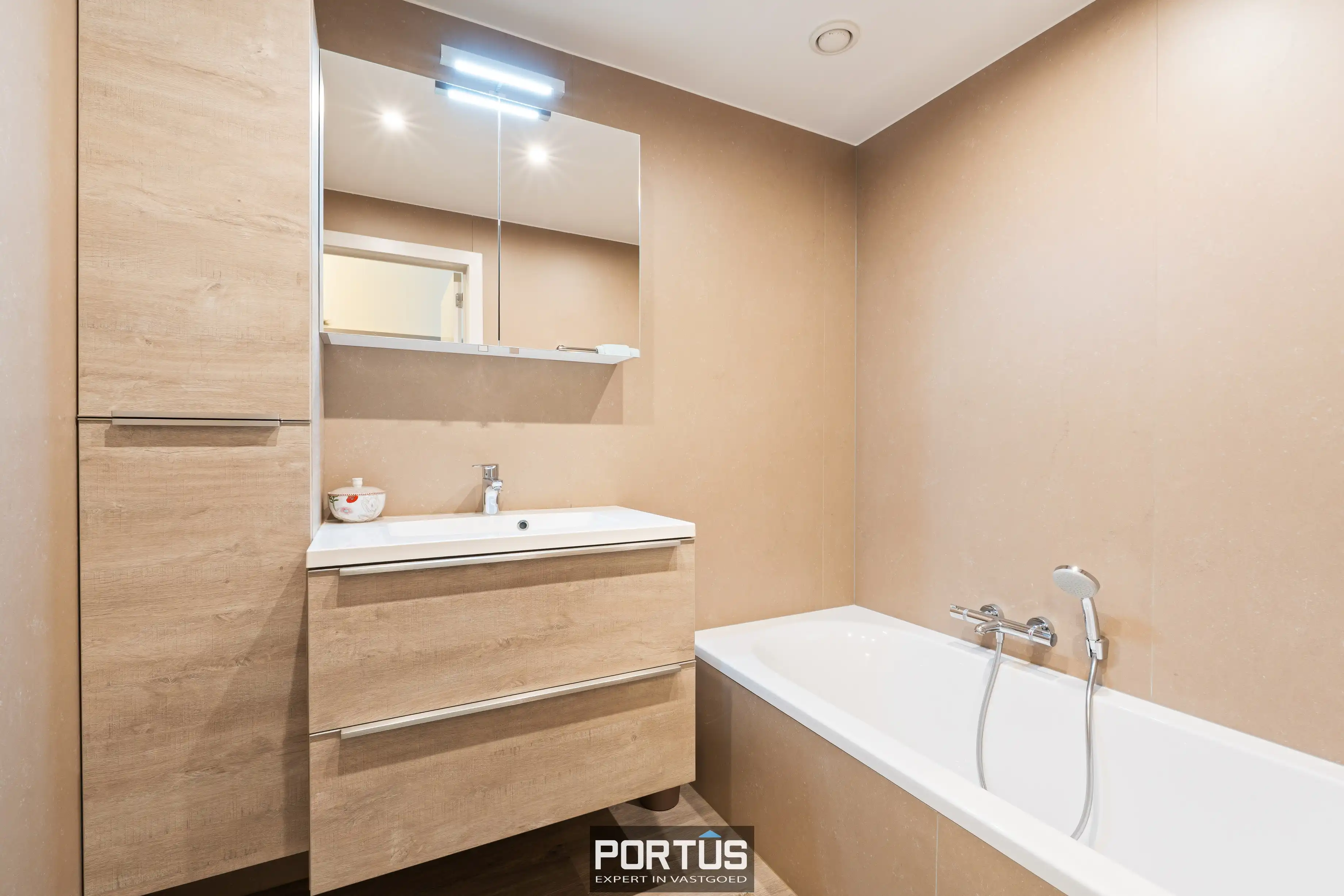 Ruim zonnig hoekappartement te koop te Nieuwpoort foto 13