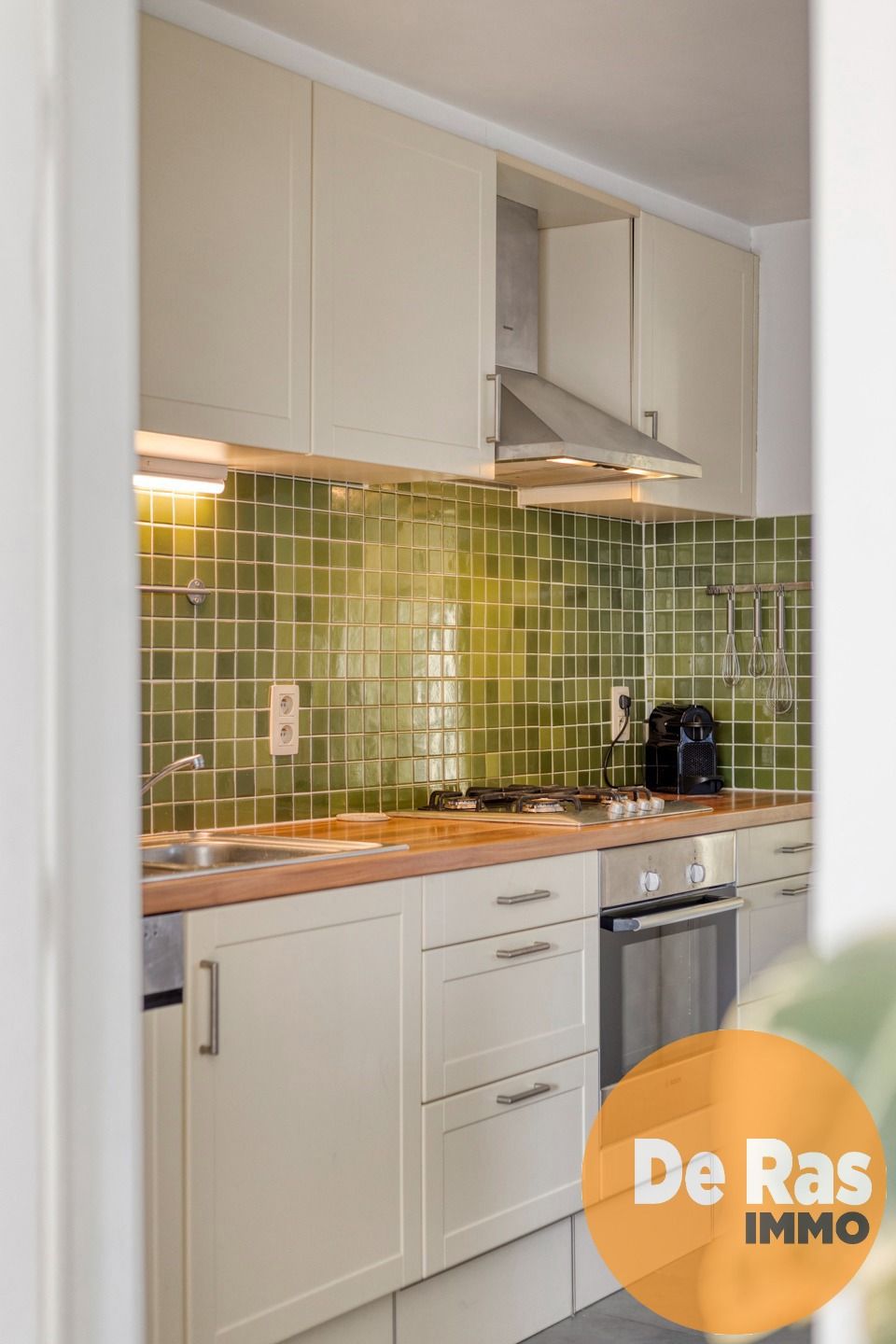 BURST - Instapklare woning met bijgebouw en ruime tuin foto 8