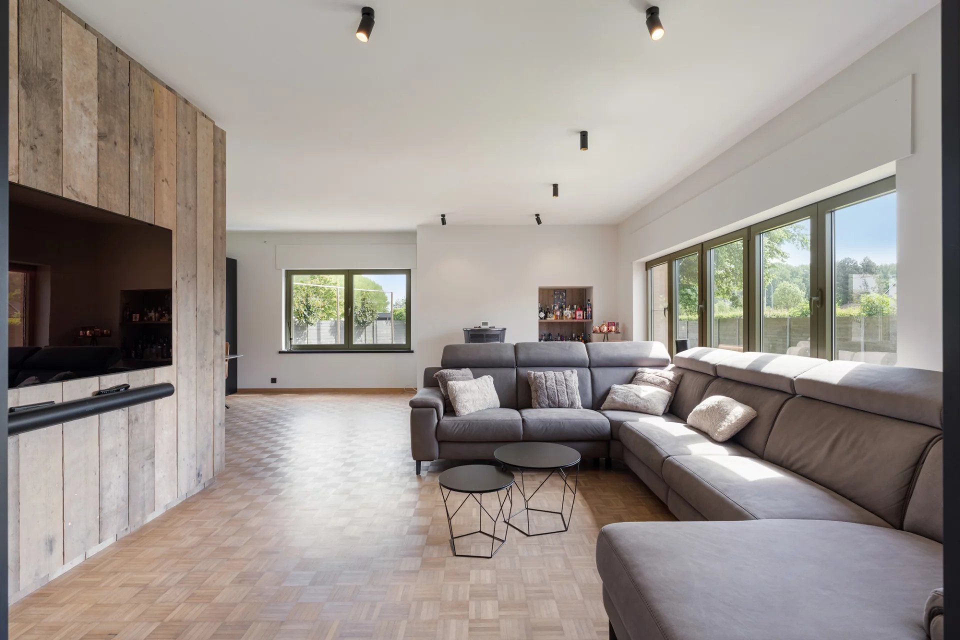 Vernieuwde gezinswoning met tuin en dubbele garage Herk-de-Stad foto 3