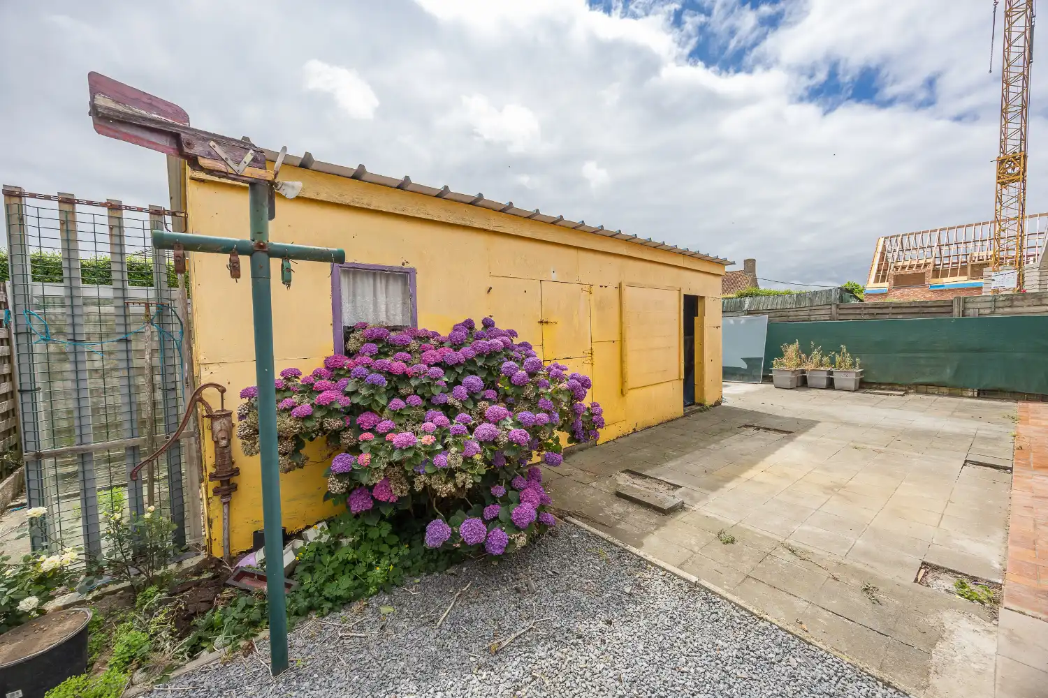 Te renoveren halfopen woning met veel potentieel foto 37