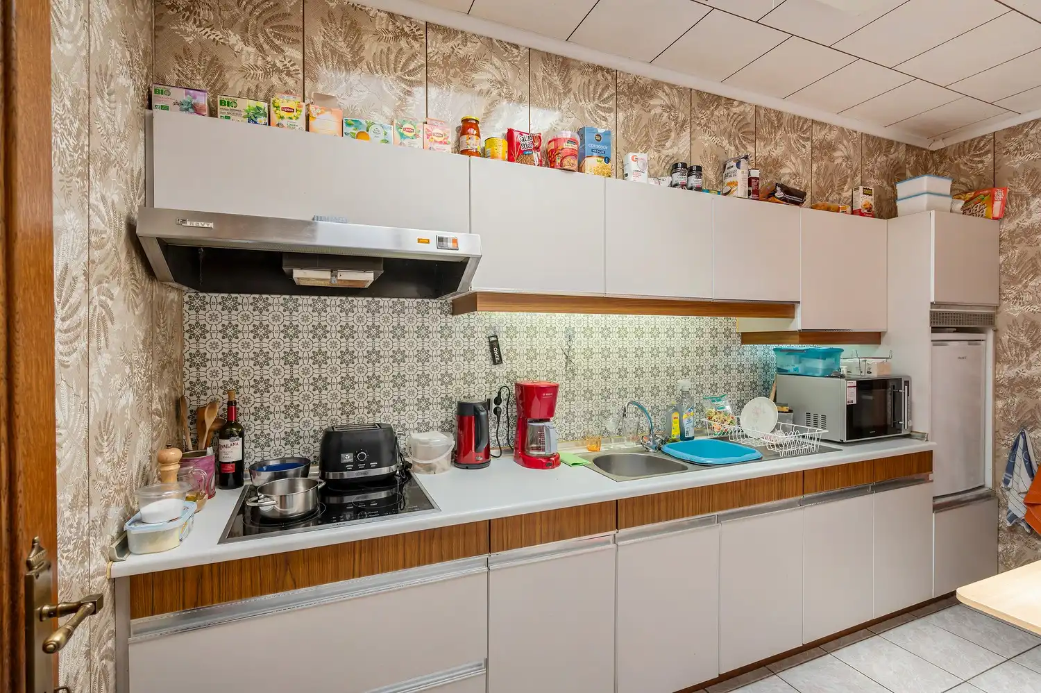TE RENOVEREN WONING OP GOEDE LOCATIE + MAGAZIJN foto 8