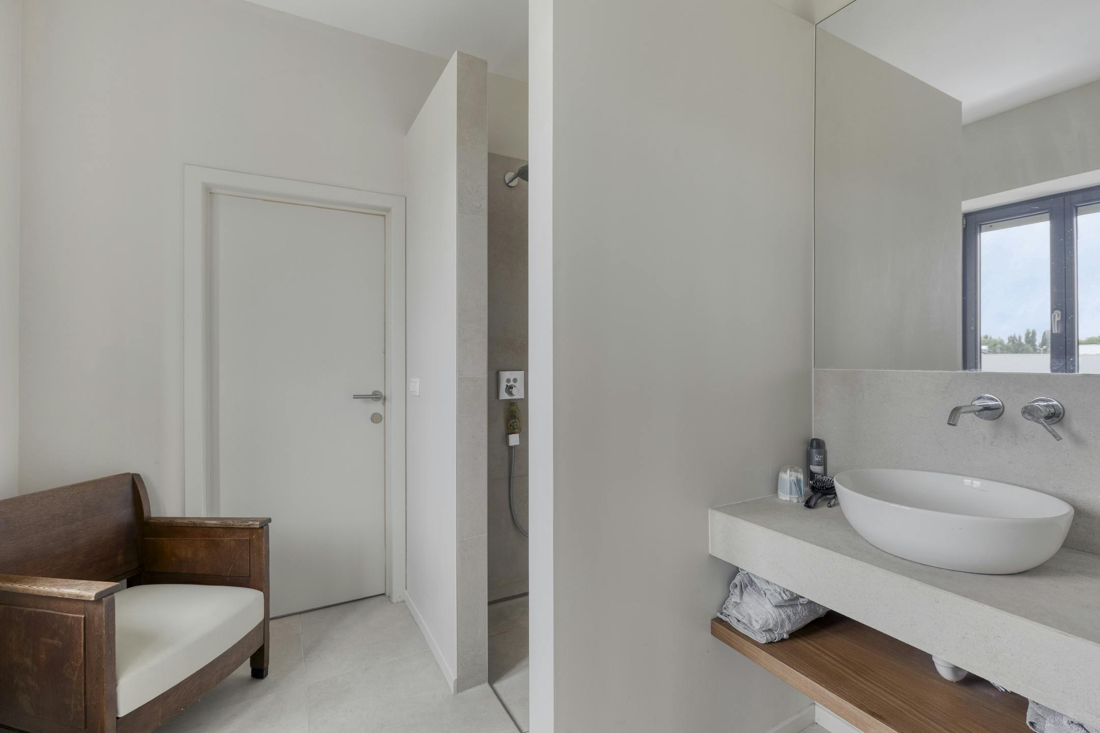 Ruim 2 slaapkamer appartement te koop in Koekelberg! foto 11