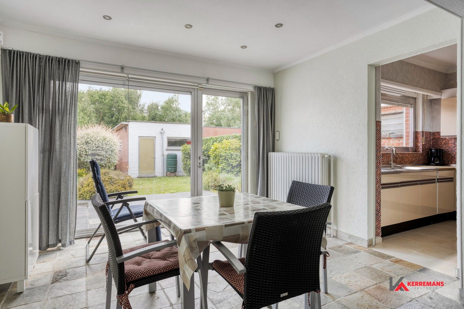 Woning met 3 slaapkamers, tuin en garage. foto 9