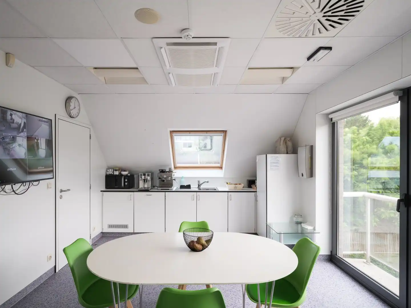 Uniek medisch vastgoed in hartje Sint-Martens-Latem – Instapklaar & professioneel uitgerust foto 13