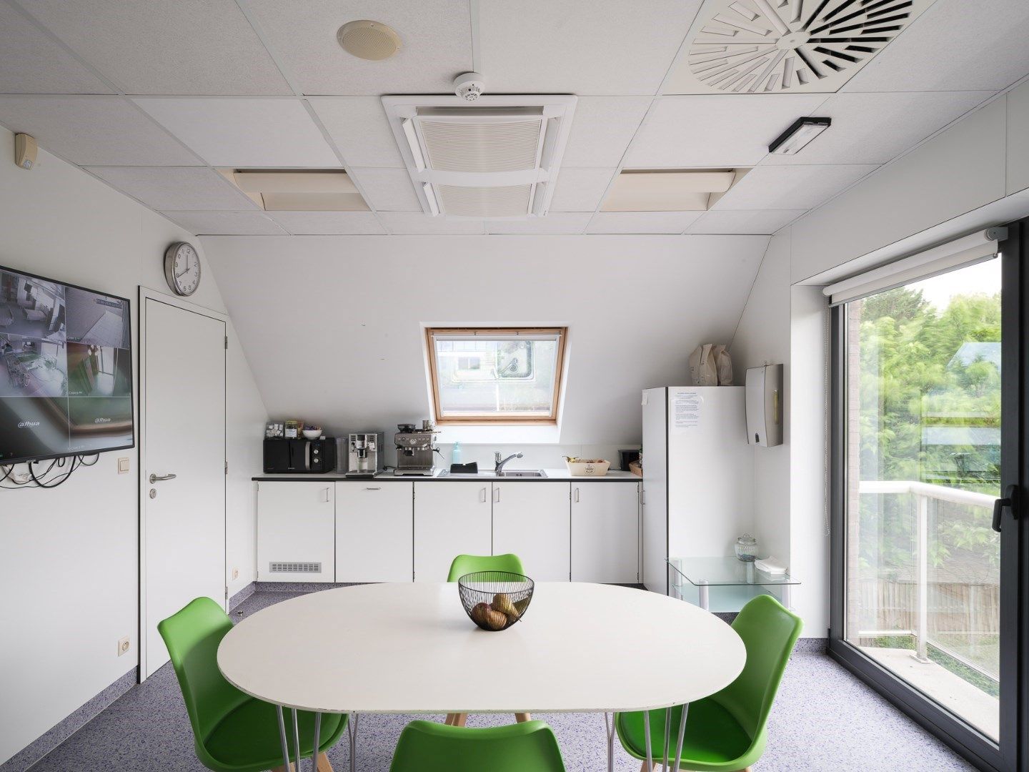 Uniek medisch vastgoed in hartje Sint-Martens-Latem – Instapklaar & professioneel uitgerust foto 13