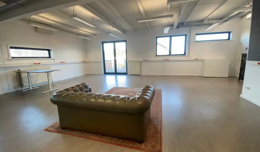 Budgetvriendelijk kantoor te huur vlakbij R4 in Laarne foto 4