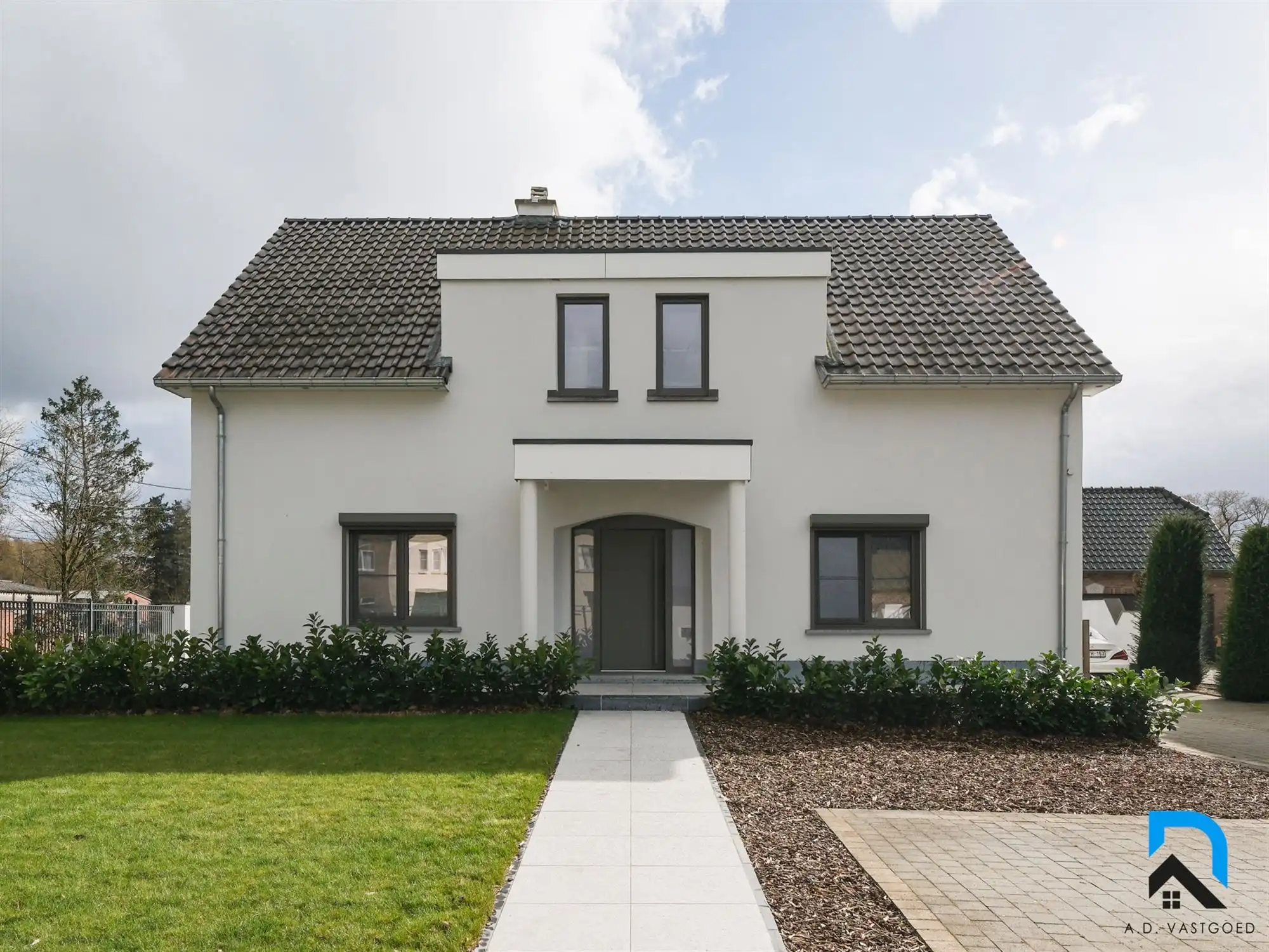 Gerenoveerde villa in Maaseik foto 34