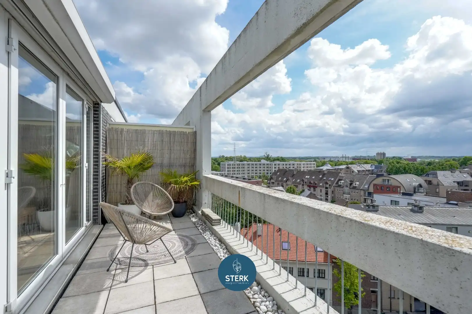 PENTHOUSE MET PANORAMISCH UITZICHT EN RUIM TERRAS IN CENTRUM LANAKEN !  foto 21