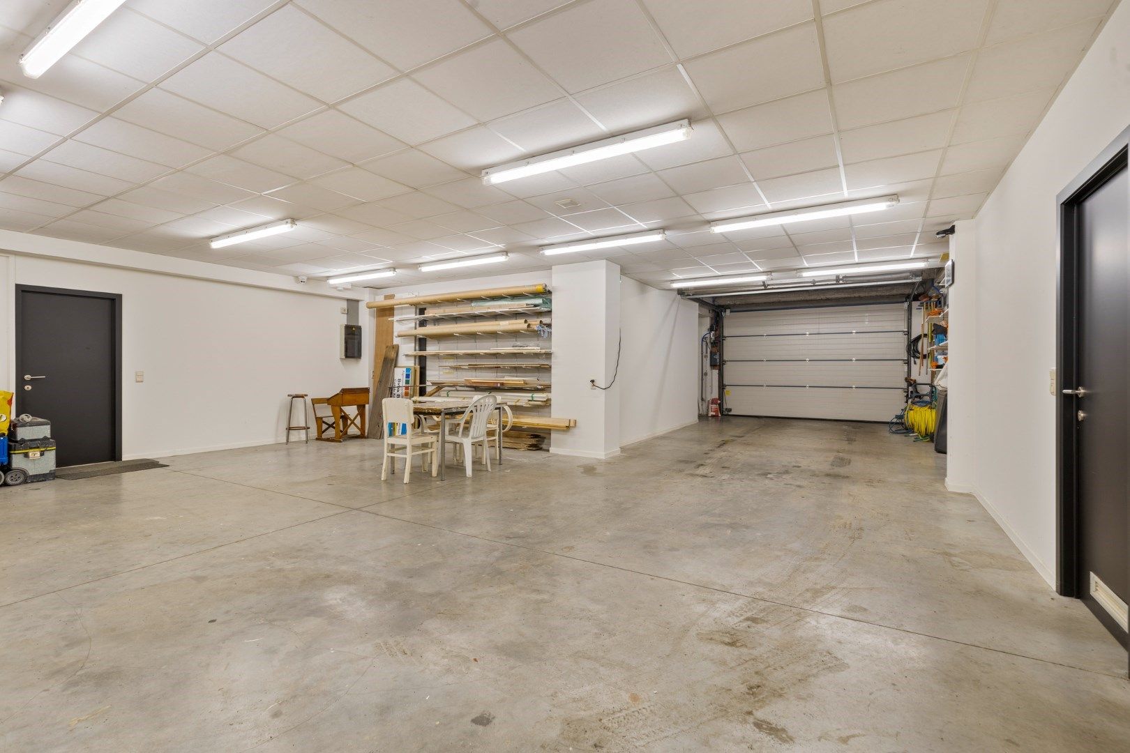 Handelsgelijkvloers/atelier/praktijkruimte van 357 m2 en 6 parkings! foto 16