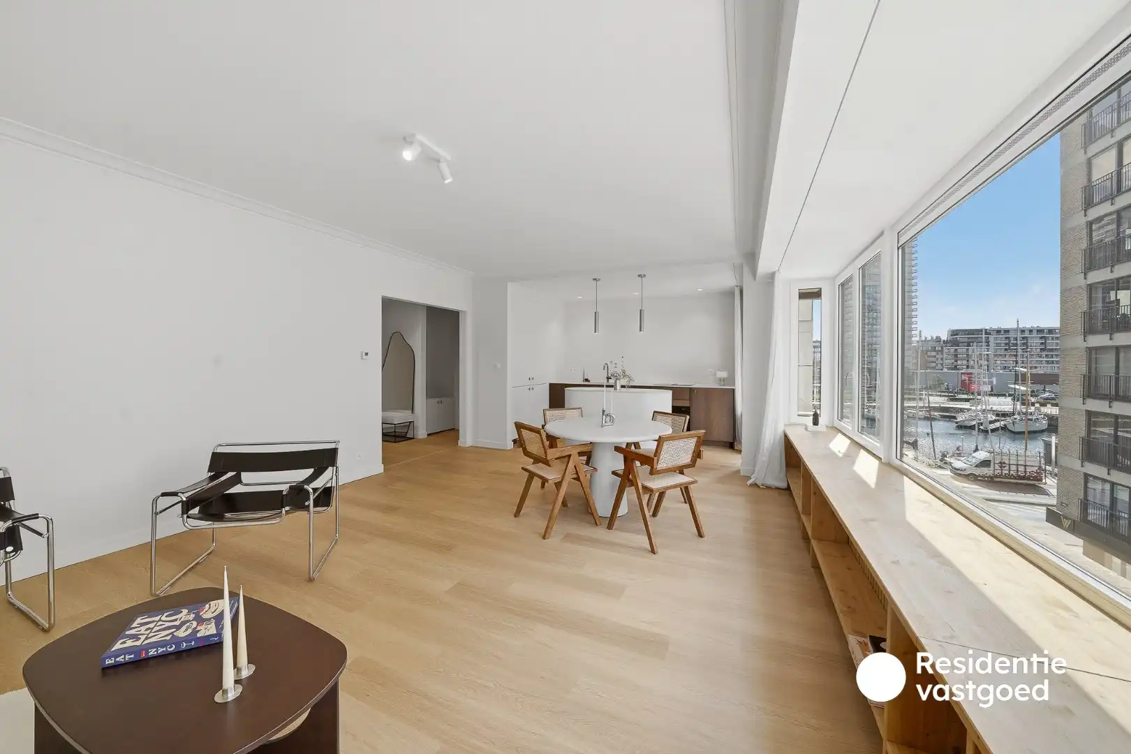 Ruim en volledig gerenoveerd appartement op topligging in Oostende foto 2
