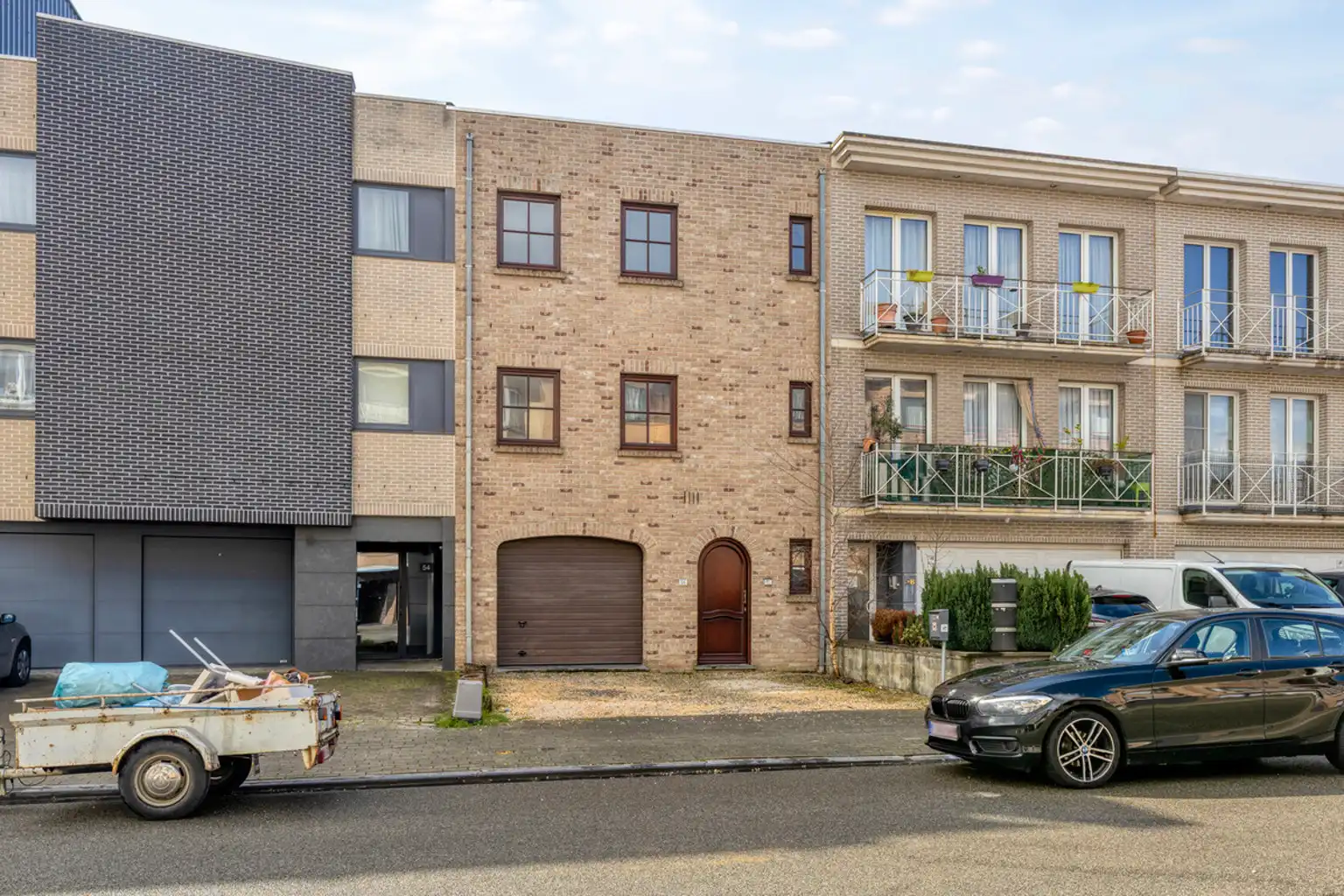 instapklare bel-etagewoning met garage te Zellik foto {{pictureIndex}}