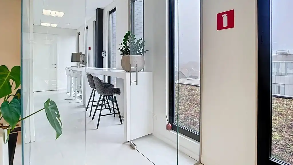 Mooi ingericht kantoor te huur in Metro Building in Antwerpen foto 14