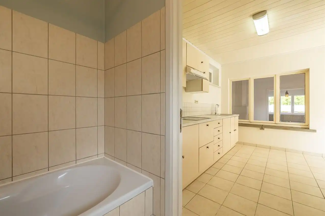 Degelijke gezinswoning met 3slpk, garage, zuid-west gerichte tuin foto 12