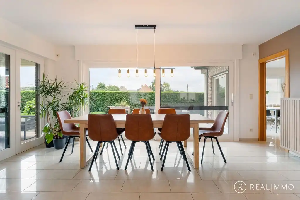 Ruime villa op 911m² in een rustige, groene omgeving te Sint-Eloois-Vijve foto 12