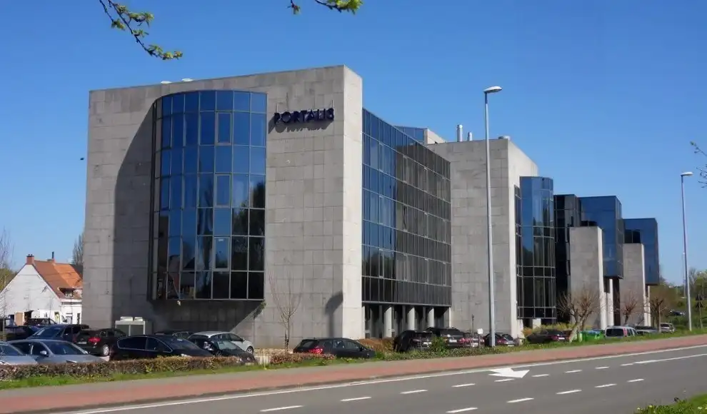 Burelen te huur in kantorencomplex Portalis aan E40 in Zwijnaarde foto {{pictureIndex}}