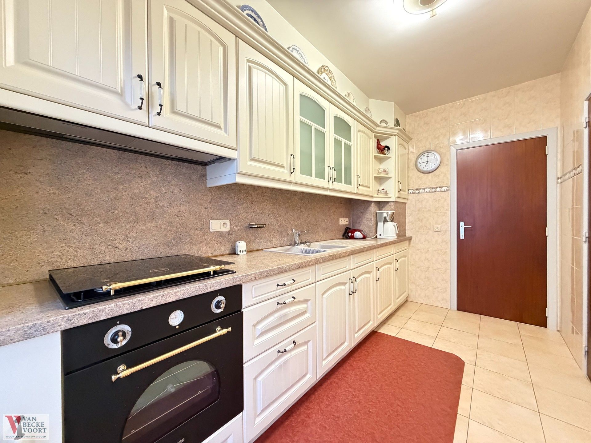 Goed onderhouden 3-slaapkamer appartement met terras foto 4