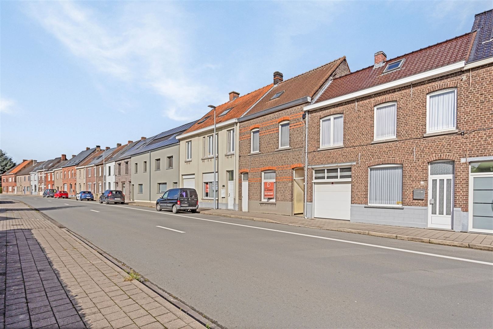 Te renoveren woning met tuin en toegang achteraan. foto 1