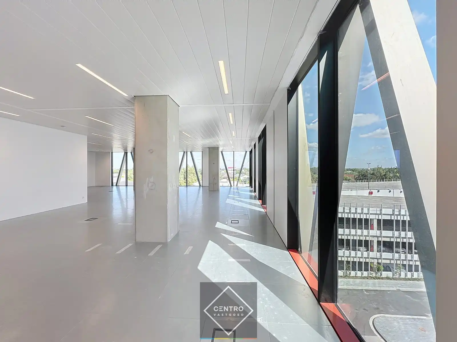 SCHERP GEPRIJSDE kantoorruimte (±240m²) met prachtige zichten in de Westwing Tower op de derde verdieping ! foto 14