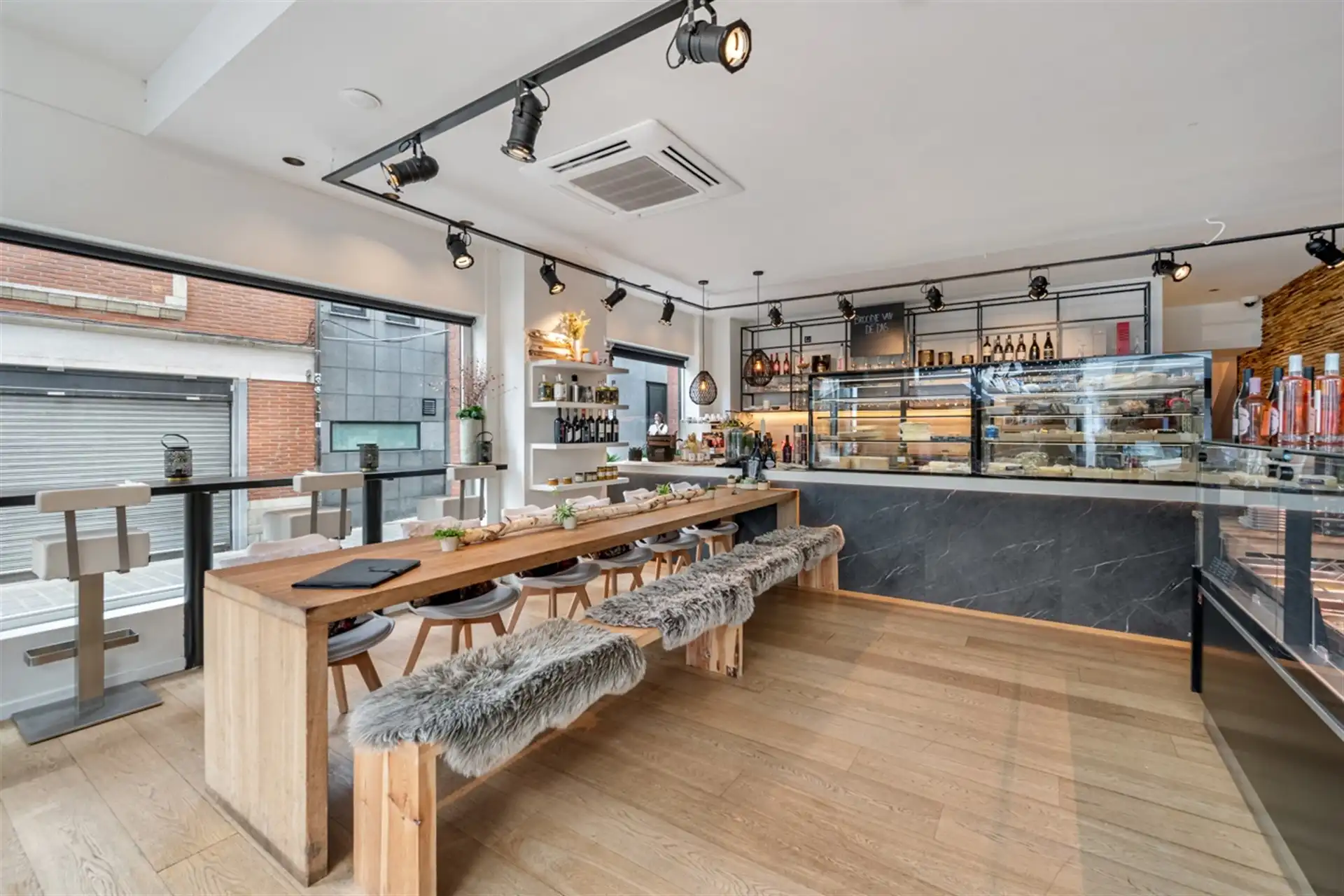 Gerenoveerde opbrengsteigendom bestaande uit handelspand en 3 appartementen foto 4