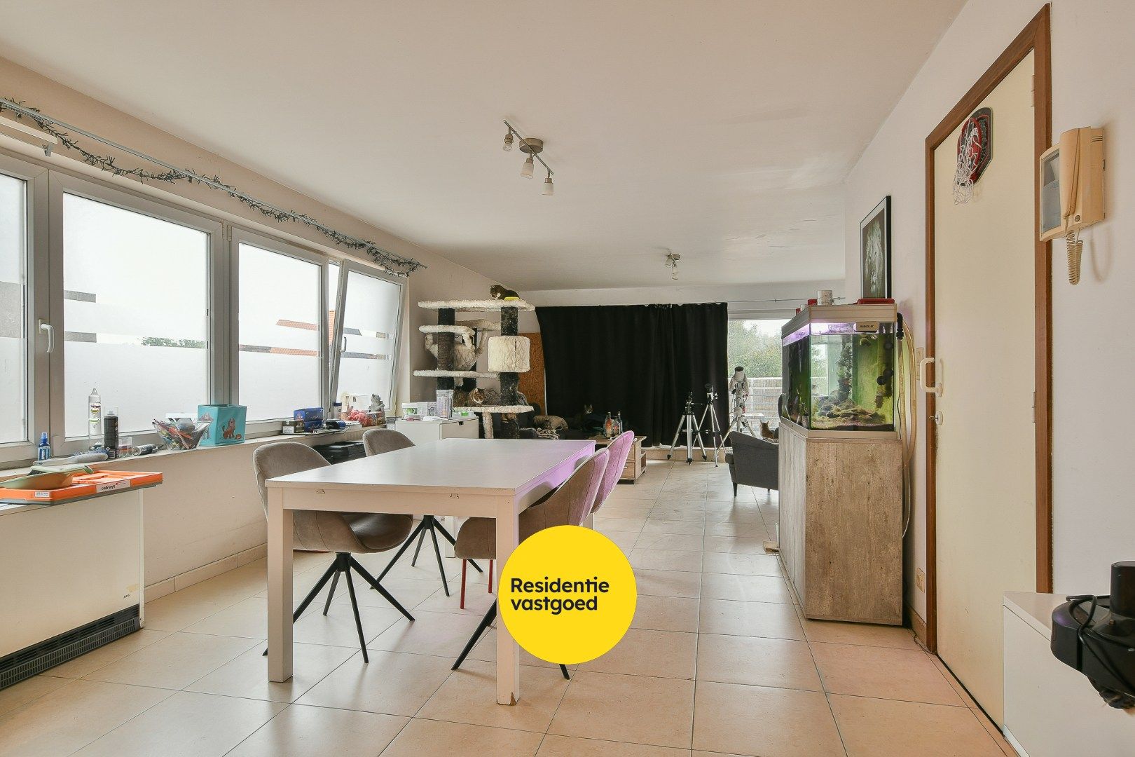 Ruim duplex appartement met tuin en inclusief garage te Eernegem foto 2