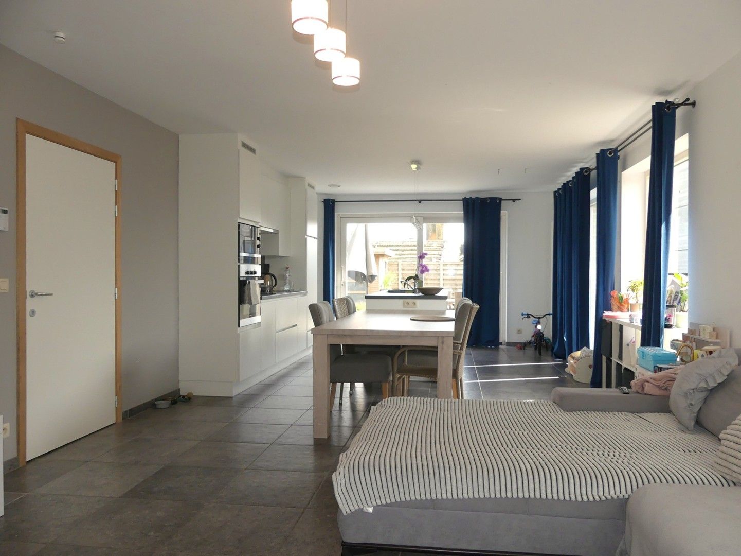 Recente nieuwbouw en lage energiewoning met tuin foto 3
