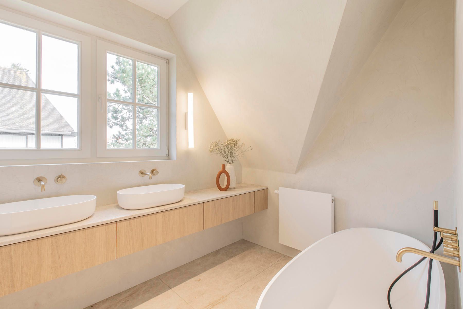 Volledig gerenoveerde penthouse in villa-residentie foto 12