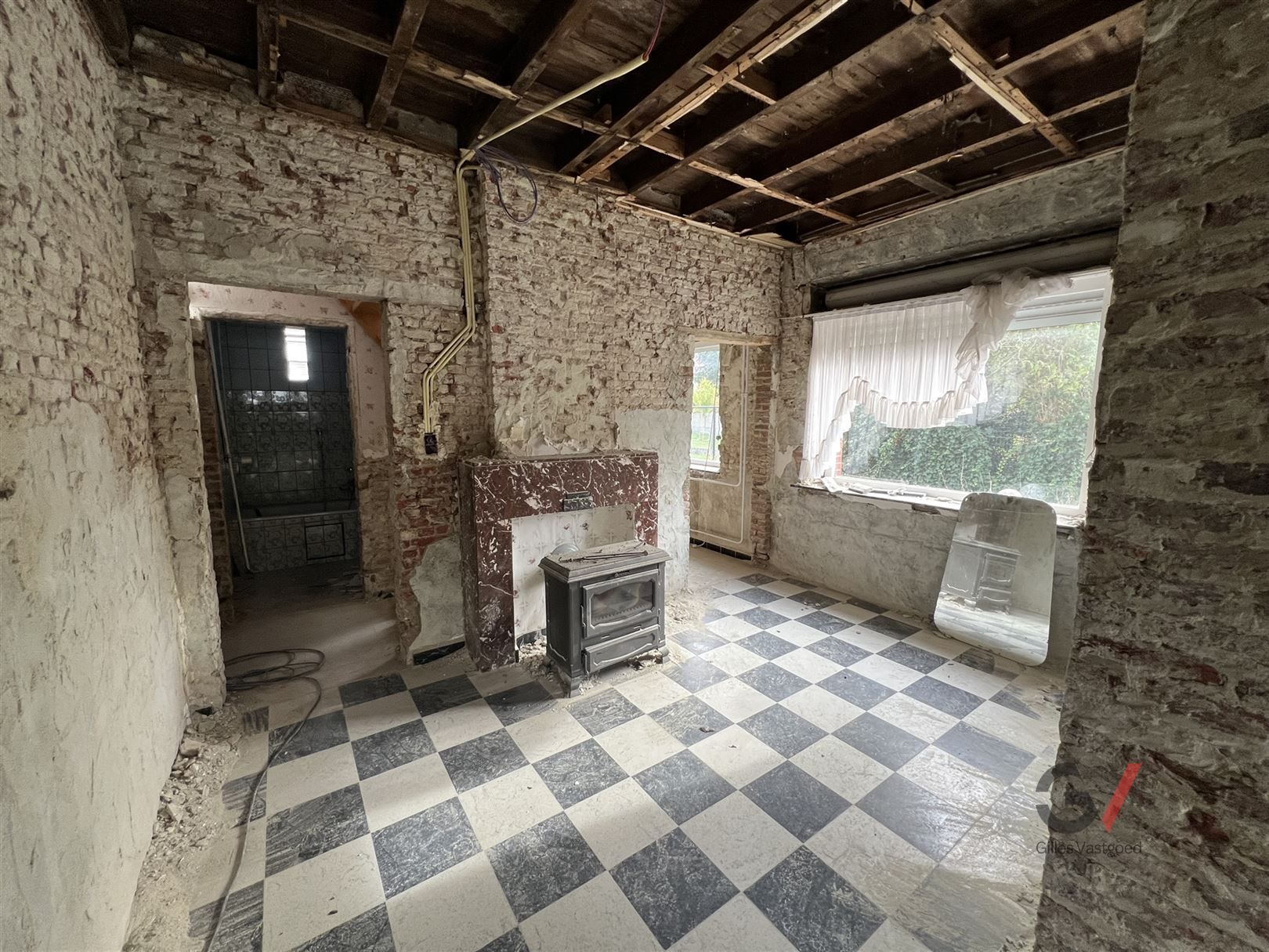 Te renoveren woning foto 8